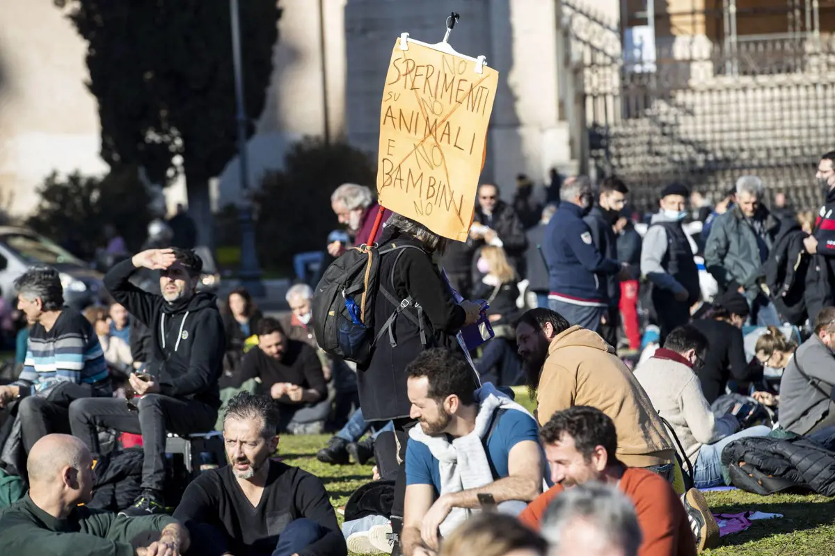 Olaszországban nem lesz kötelező a pedagógusok oltása