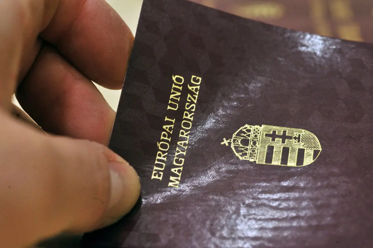 250 ezer biometrikus útlevelet vesz Törökországtól a magyar kormány