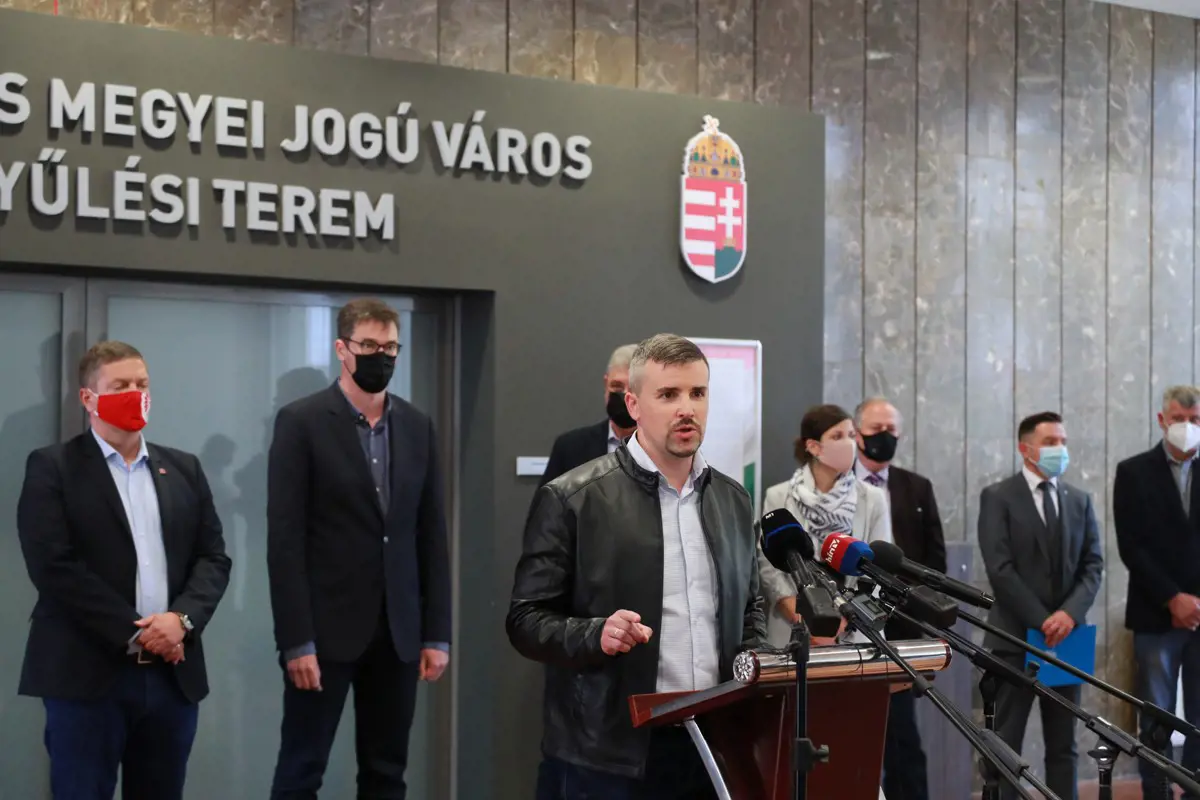 Jakab Péter: Orbán, mint valami elmeháborodott király döntött Dunaújváros ostromáról
