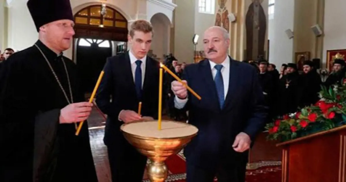 A fehérorosz elnök nem ért egyet a templomok lezárásával, maszk nélkül ment a hívek közé