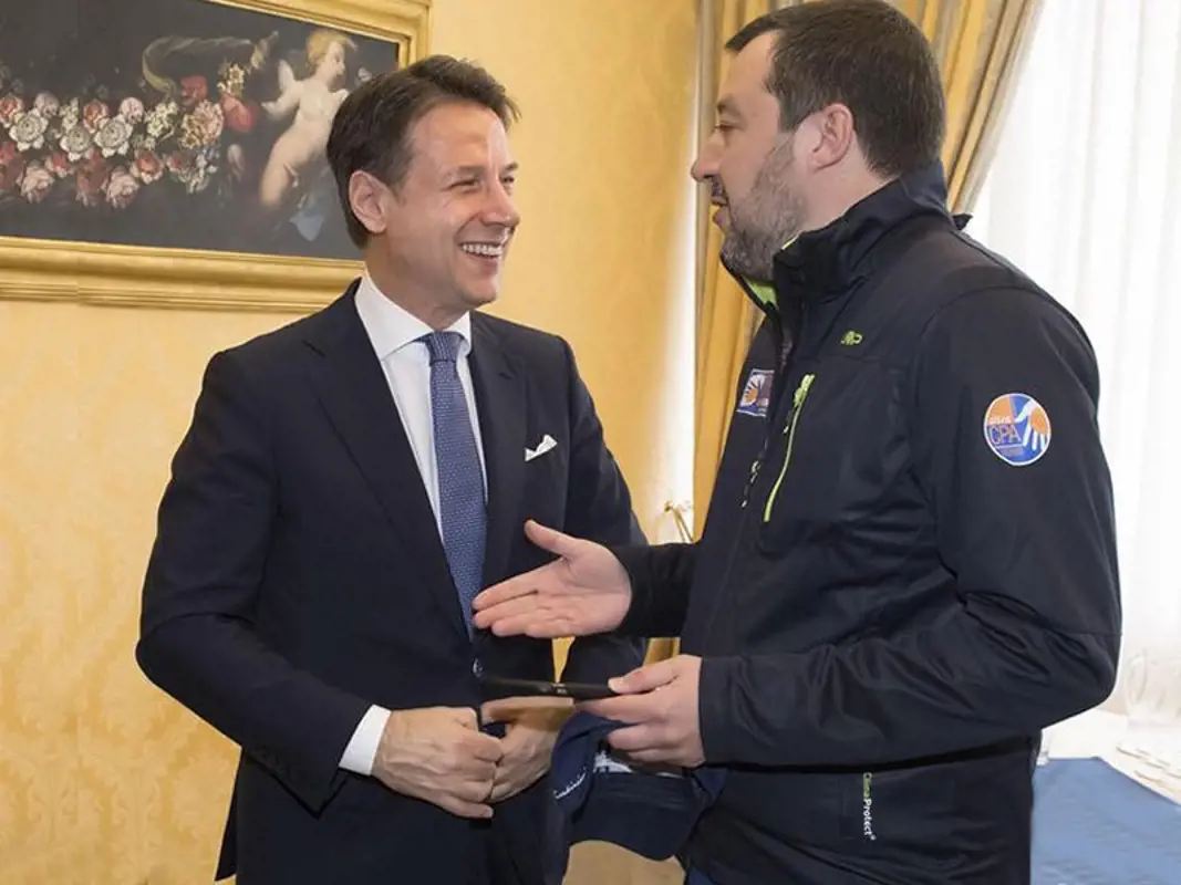 Salvini szerint az olasz képviselőknek nyáron is fel kell tápászkodniuk a valagukról dolgozni