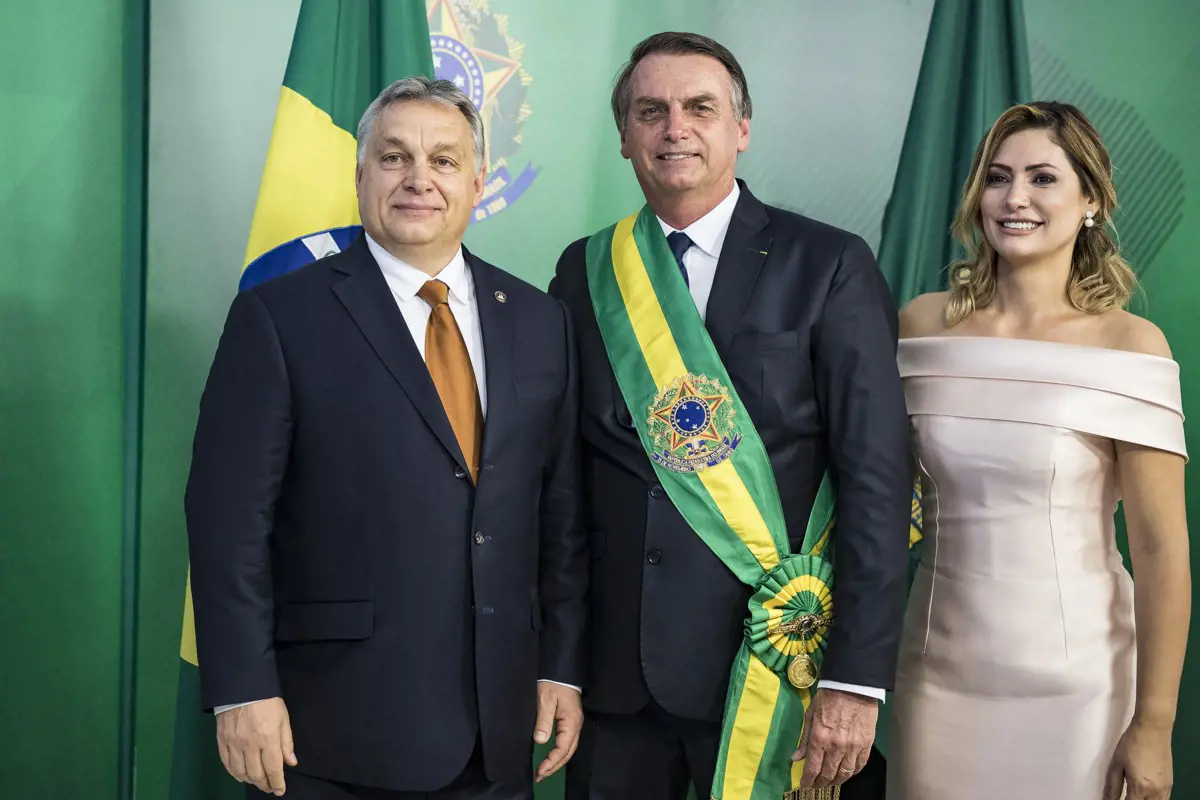 A súlyos oltás- és valóságtagadásban szenvedő brazil elnök csütörtökön Budapestre érkezik
