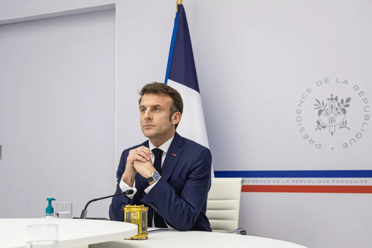 Macron nem enged: A vitatott nyugdíjreformnak az év végéig hatályba kell lépnie