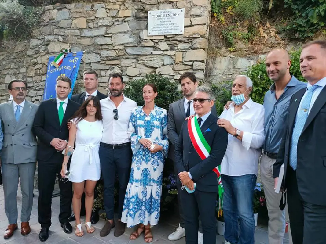 Sokatmondó: Olaszországban sétányt neveztek el a tavaly elhunyt Benedek Tiborról