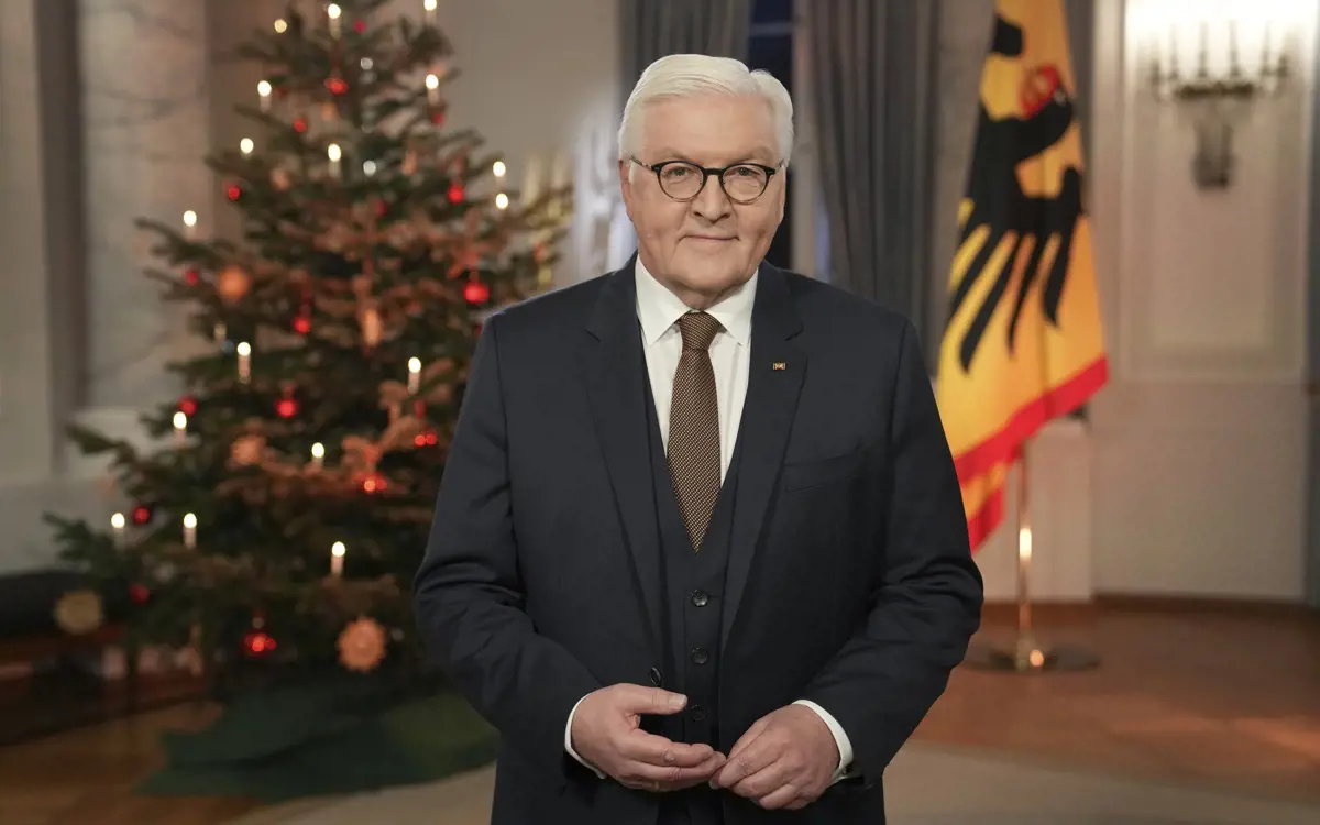 A kormánykoalíció mindhárom pártja támogatja, így gyakorlatilag eldőlt, hogy Steinmeier marad a német államfő