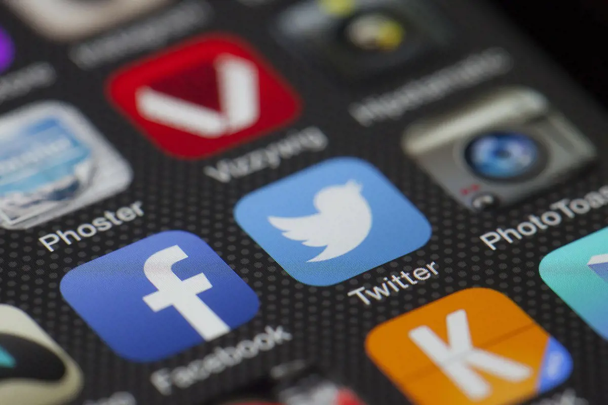A  Twitter teljesen betiltja a politikai hirdetéseket