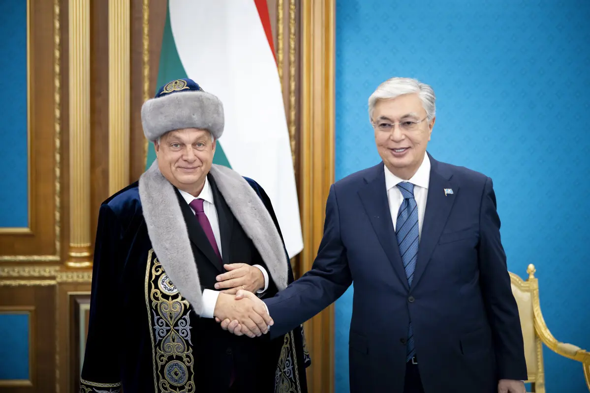 Orbán Viktor megkapta a Kazah Állami Barátság Érdemrend első fokozatát