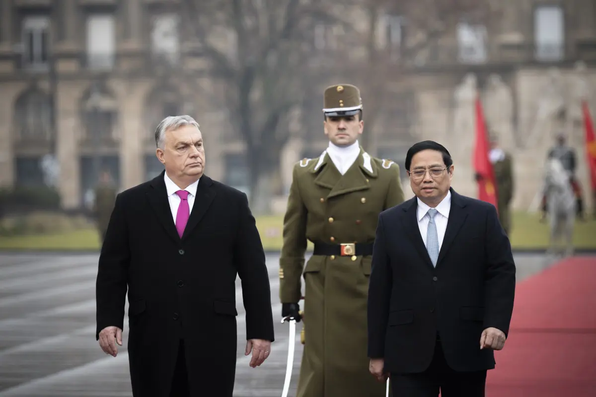 Orbán szerint az imperialista Európai Bizottság ideológiai háborút folytat Magyarország ellen