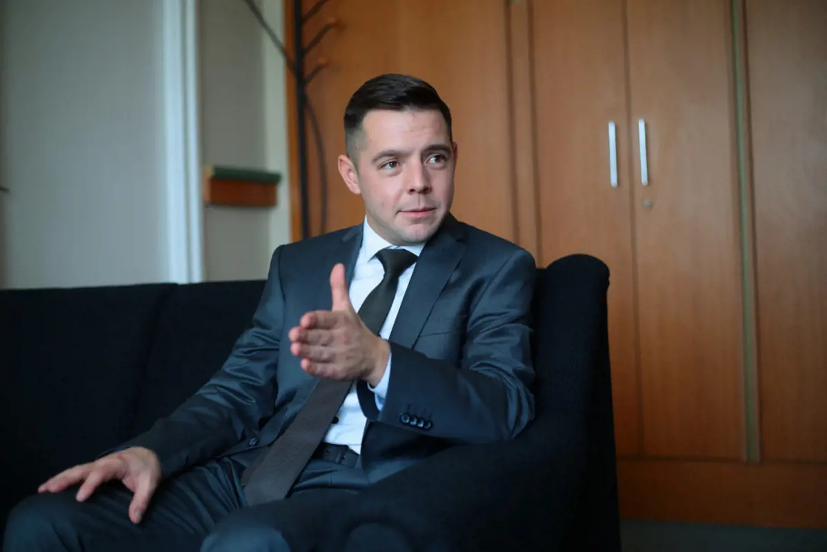 Törvényben rögzítené a Jobbik, hogy a tulajdonos egyoldalúan ne bonthassa fel a kollektív szerződést