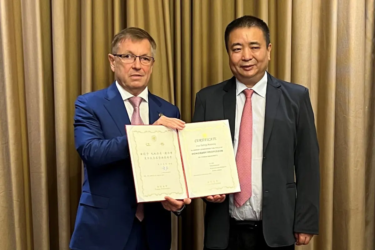 A kínai Fudan Egyetem tiszteletbeli professzora lett a magyar jegybankelnök