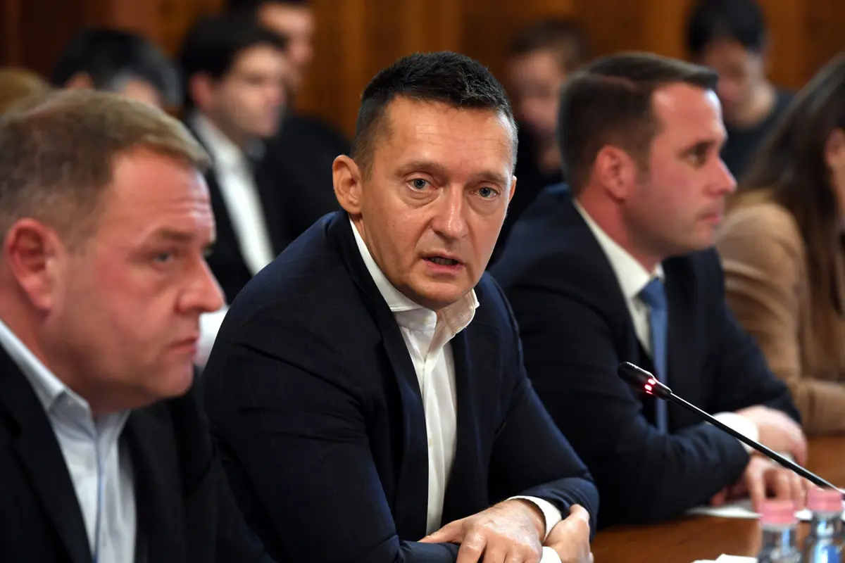 Rogánt megkérdezték, hogy miért kötött 22 milliárd forint értékben szerződéseket a NER-es Balásy Gyula cégeivel