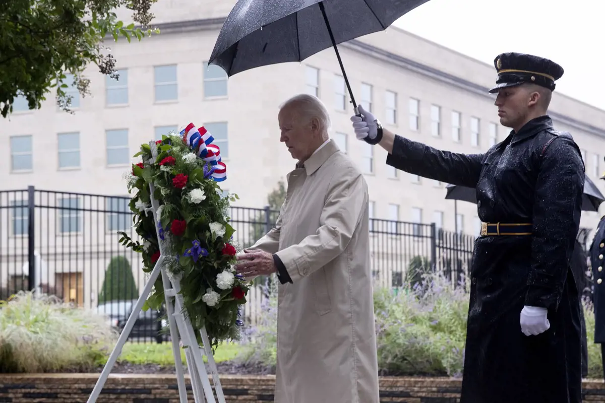 Biden lerótta tiszteletét a szeptember 11-i terrortámadások áldozatai előtt