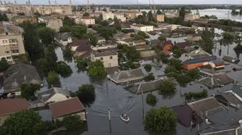 Az ukrán kormányzó szerint az orosz erők tüzet nyitottak az árvíz sújtotta Herszonra