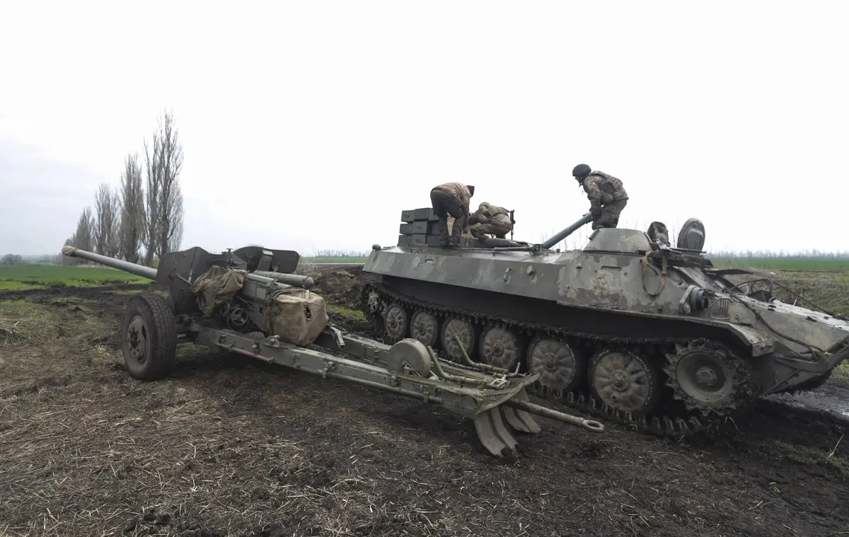 Franciaország ágyúkat és páncéltörő rakétákat szállít Ukrajnának
