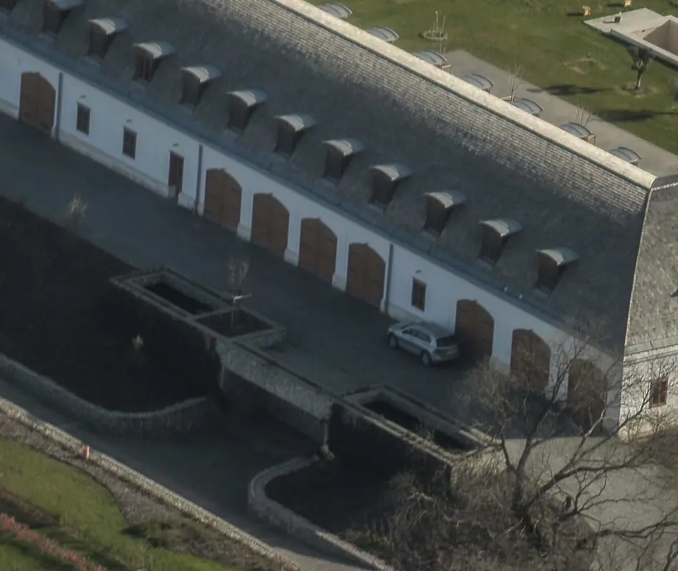 Kukkantson be a hatvanpusztai uradalom kívülről nem látható részeibe is!