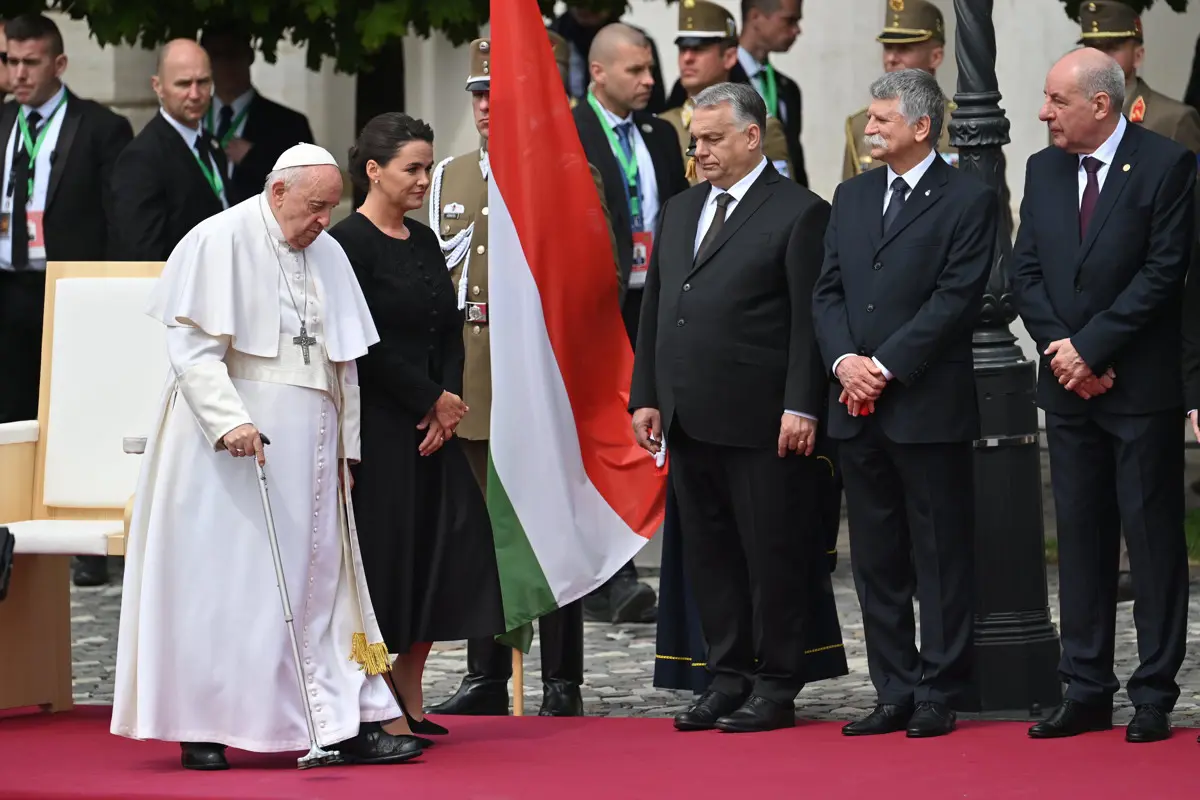 Jobbik a pápalátogatásról: a Szentatya mindig oda megy, ahol a legnagyobb szükség van rá