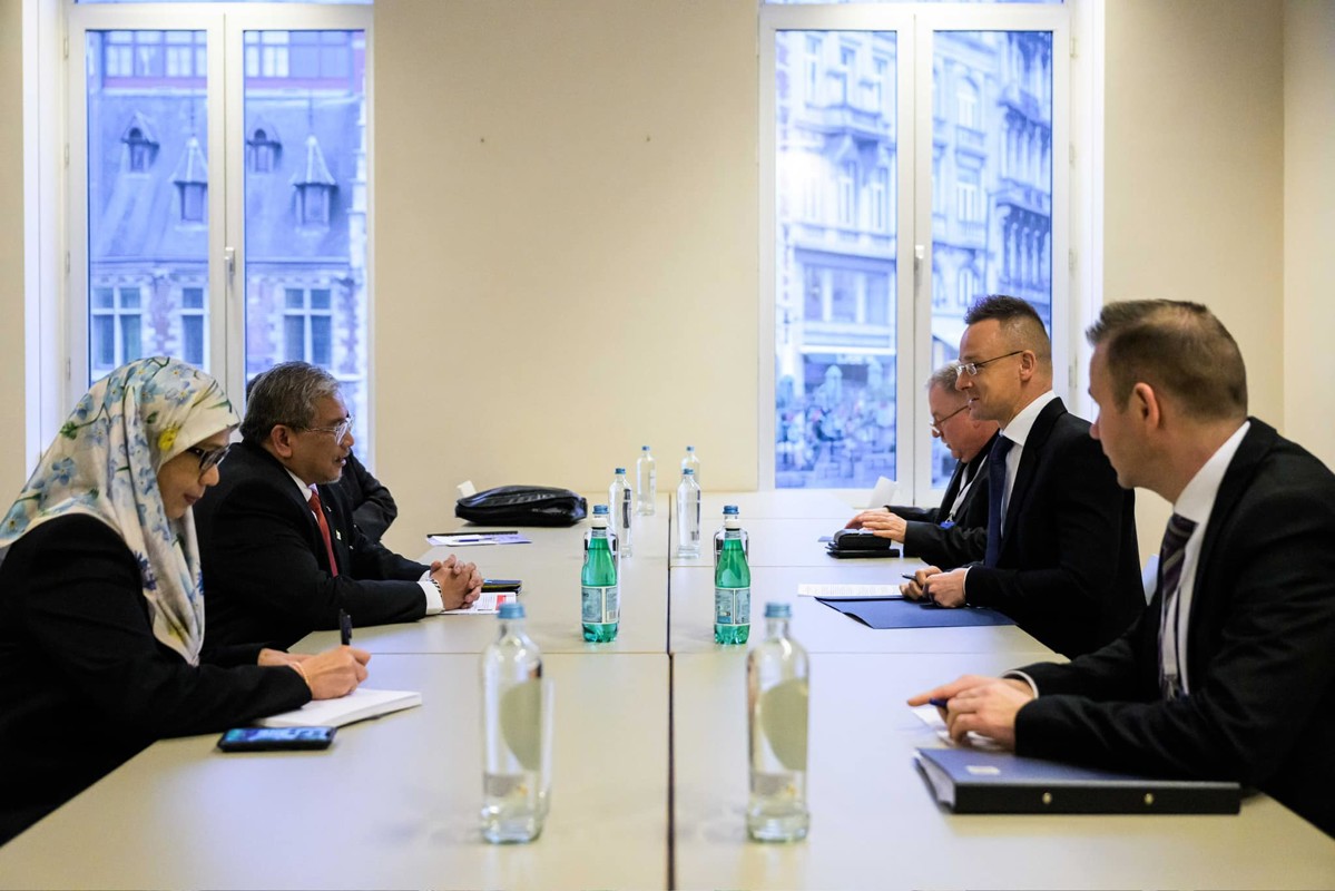 Szijjártó Péter zsinórban kilenc ázsiai külügyminiszterrel tárgyalt Brüsszelben