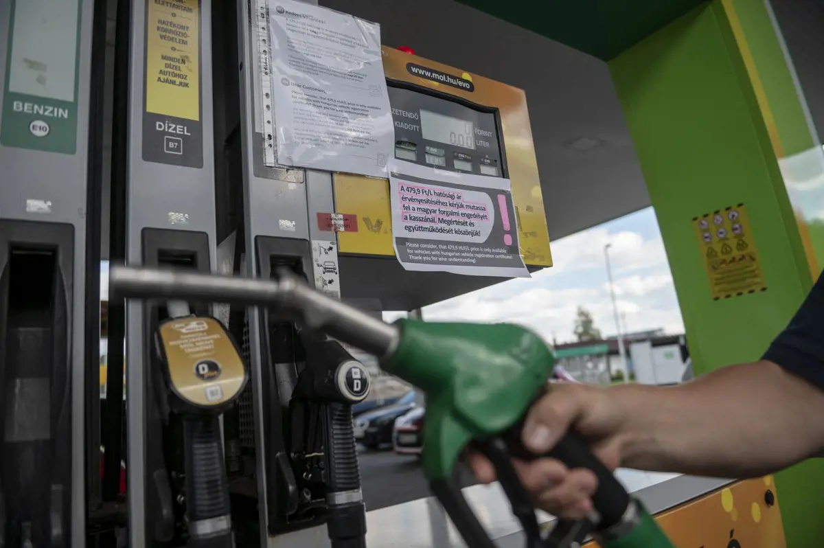 30 forinttal csökken a benzin, 35-tel a gázolaj piaci ára