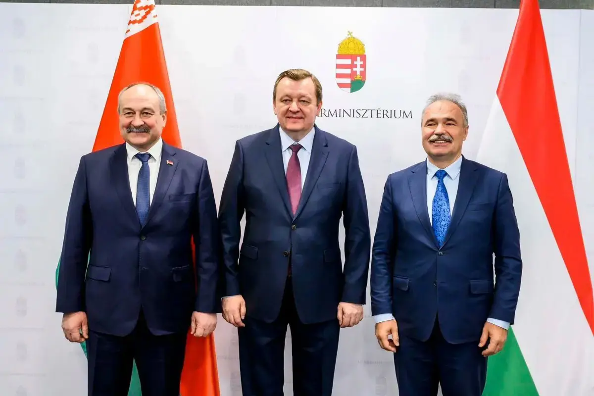 A belarusz nagykövet szerint az Orbán-kormány azért lobbizik, hogy visszakerüljenek az uniós piacra