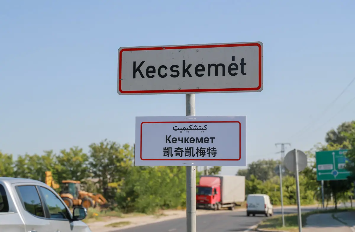 Magyarországon egyre több települést veszélyeztetnek a kínai akkumulátorgyárak és vendégmunkástelepek