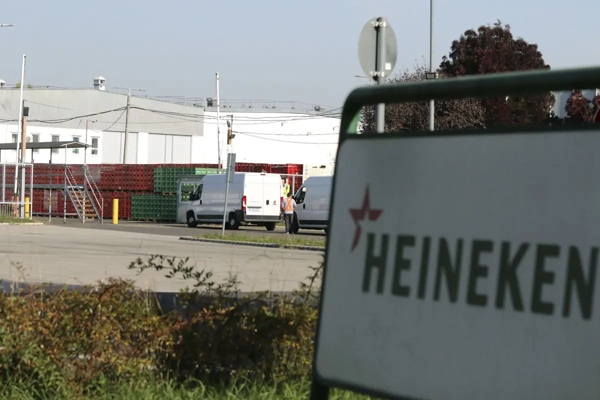 A Heineken jelképesen 1 euróért adta el oroszországi érdekeltségeit