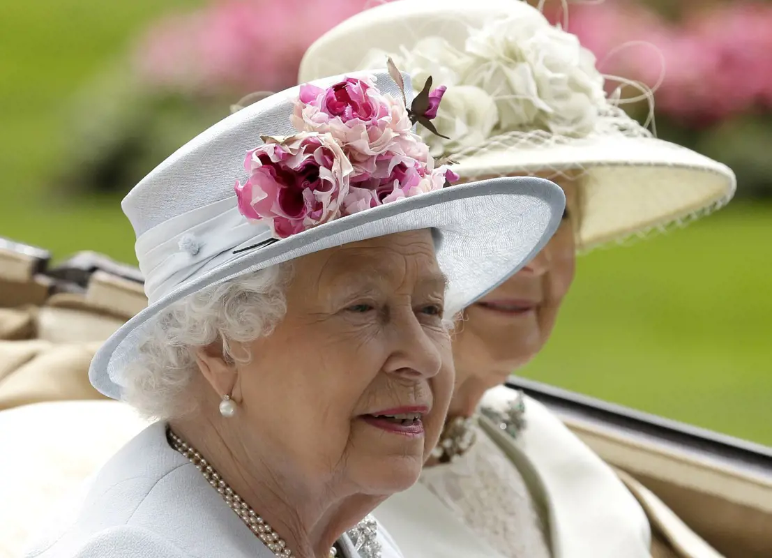 II: Erzsébet angol királynő két pónival ünnepelte 96. születésnapját