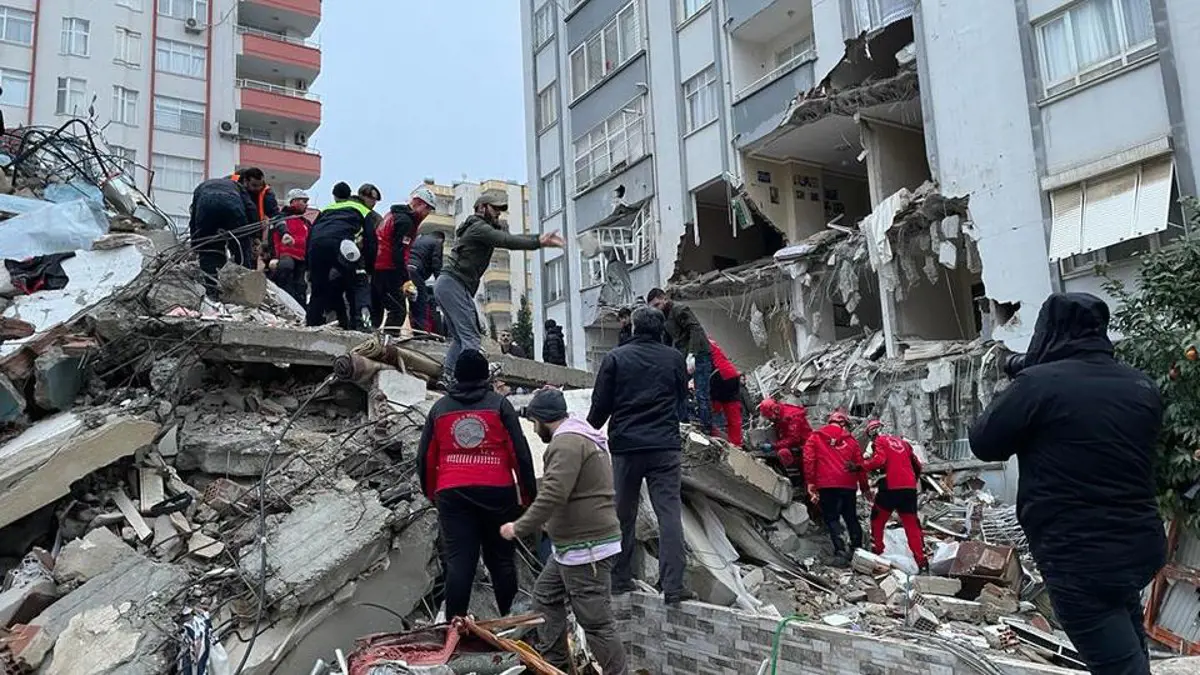 Török-szíriai földrengés: az EU, Ukrajna, Lengyelország, Azerbajdzsán, Kazahsztán és Oroszország is segítséget ajánlott