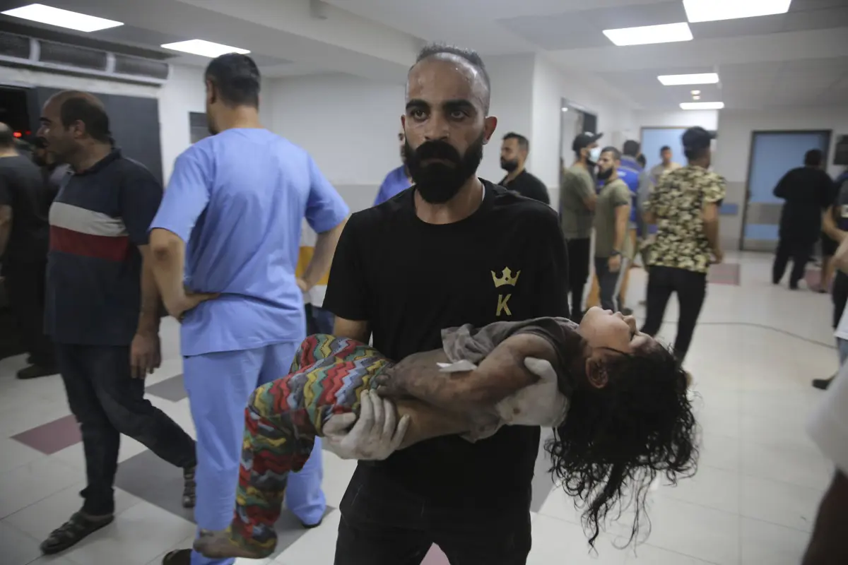 Izraeli-palesztin háború: A gázai kórházaknál harcol az izraeli hadsereg