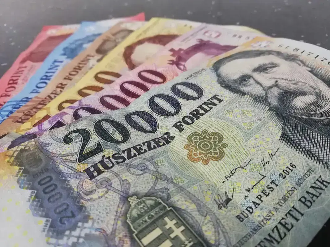 Ordító bérkülönbségek: 200 ezerrel kevesebbet visznek haza Szabolcsban, mint Budapesten