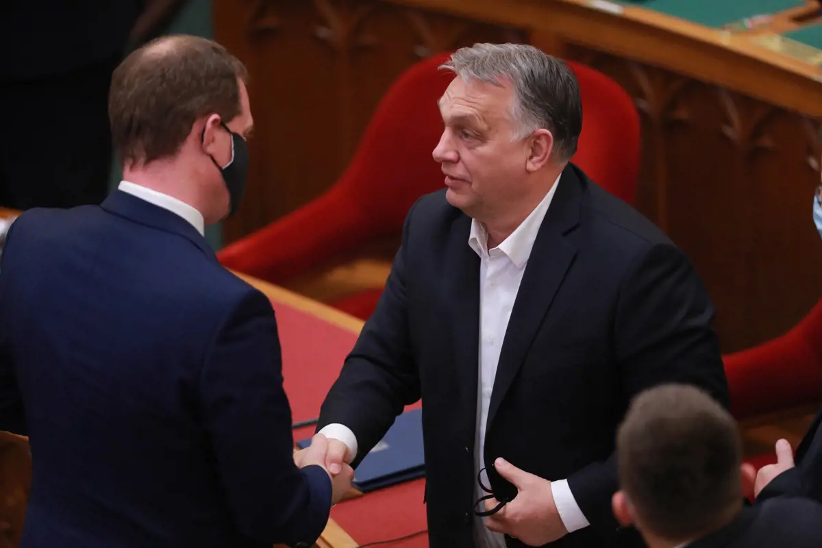 Orbán Viktor így megy előre: bruttó 100 ezerre emeli a közmunkások bérét