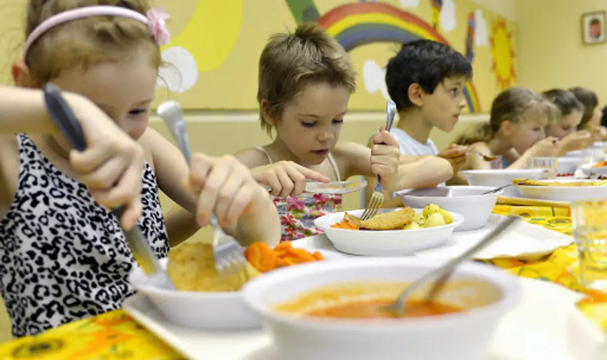 Kiakadtak a kocsordiak mert a polgármester megvonta a gyermekek étkeztetési hozzájárulását