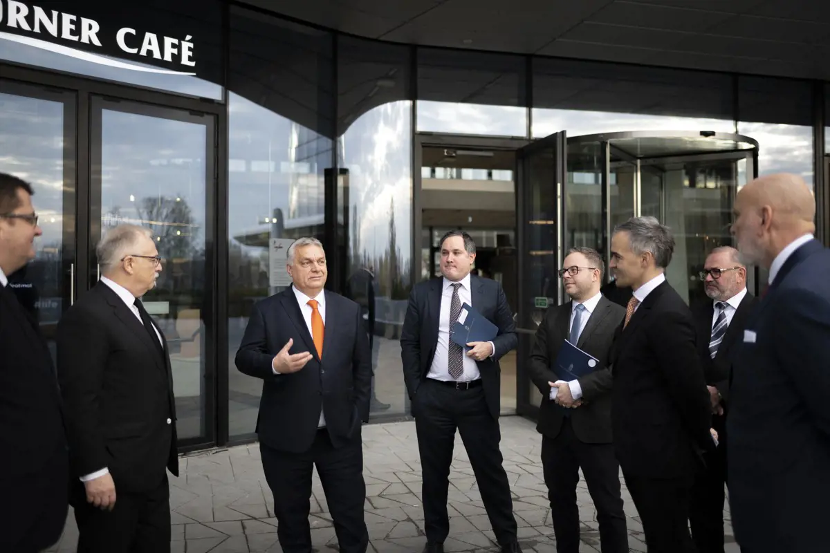 Orbán Viktor ellátogatott a Mol új székházába