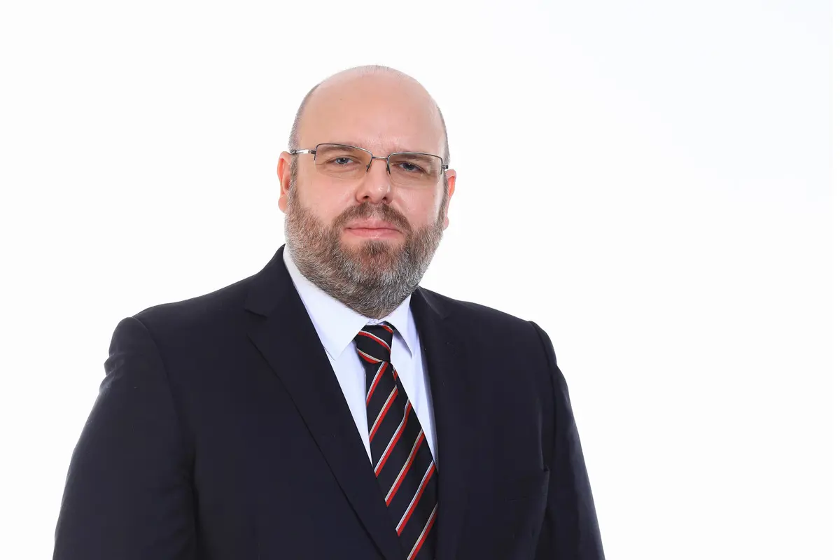 Szanyó Miklós: a tanárhiányra nem lehet ázsiai vendégmunkásokkal reagálni