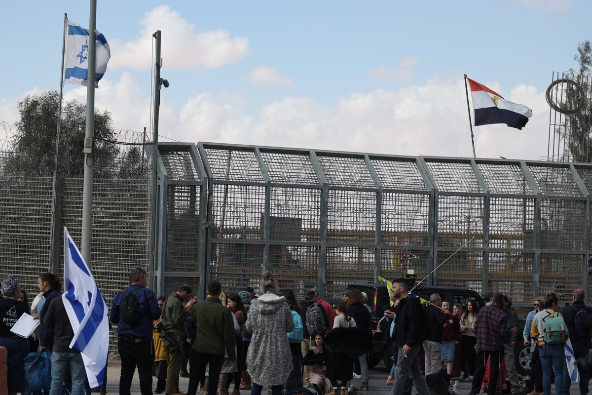 Tűzpárbaj tört ki az izraeliek és az egyiptomiak között Rafahnál, egy katona meghalt