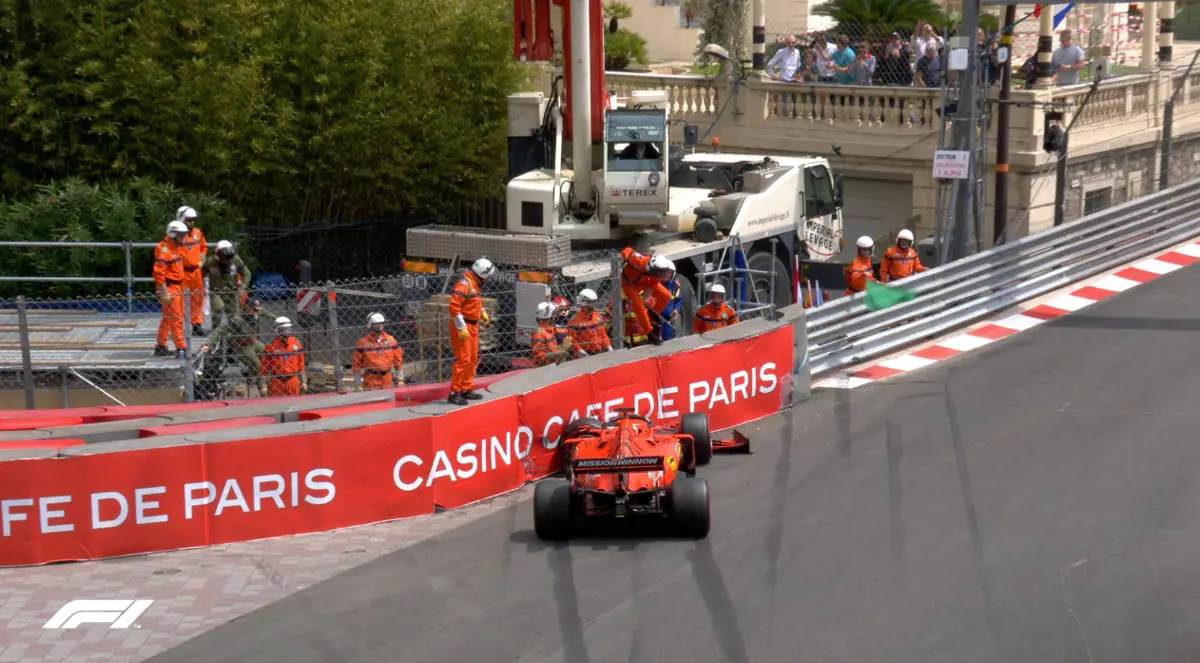 Vettel a falban az időmérő előtt