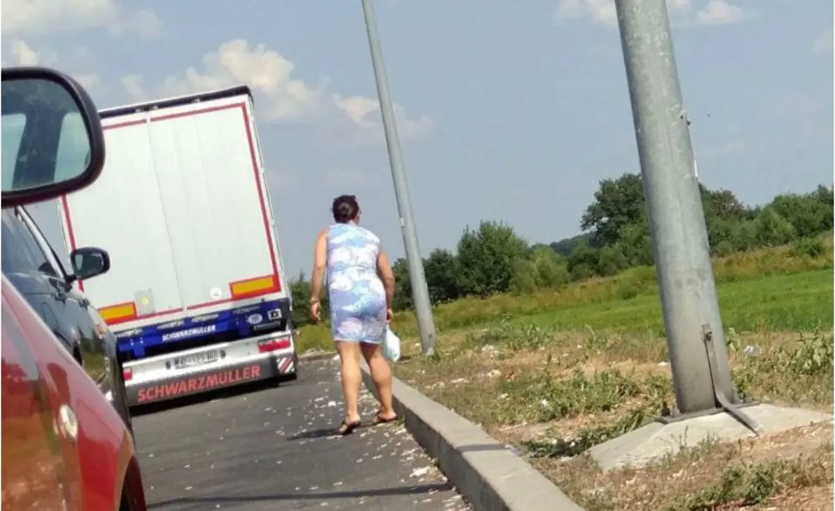 Akiket Orbánék az út szélén hagytak