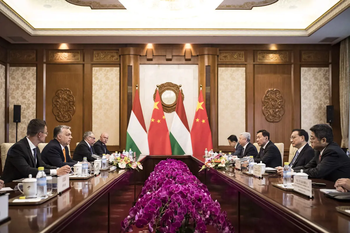 Orbán Pekingben: magyar érdek is a kínaiak Egy övezet, egy út projektje
