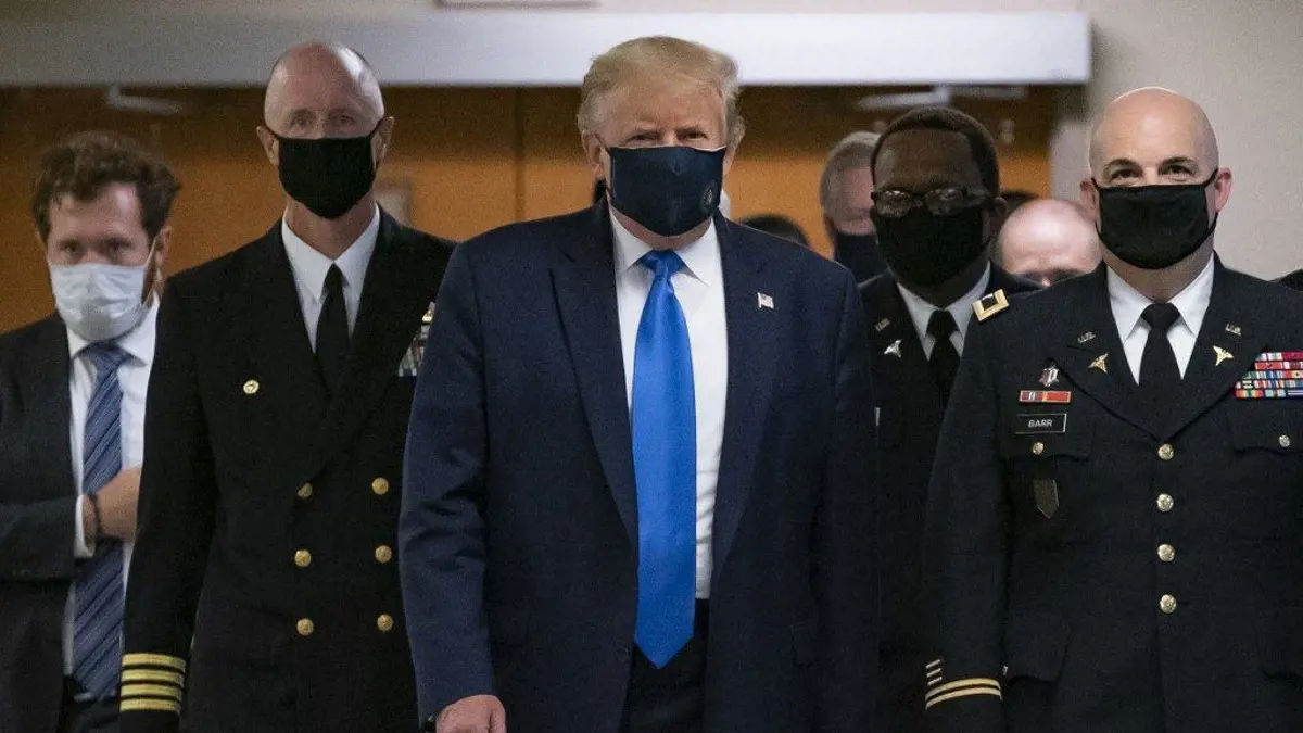 A járvány kitörése óta Trump először jelent meg maszkban a nyilvánosság előtt