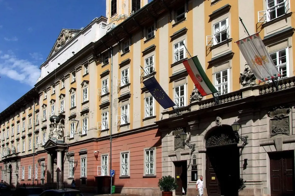 A fideszes polgármesterek is összefogtak az ellenzéki városvezetőkkel az önkormányzati megszorítások miatt