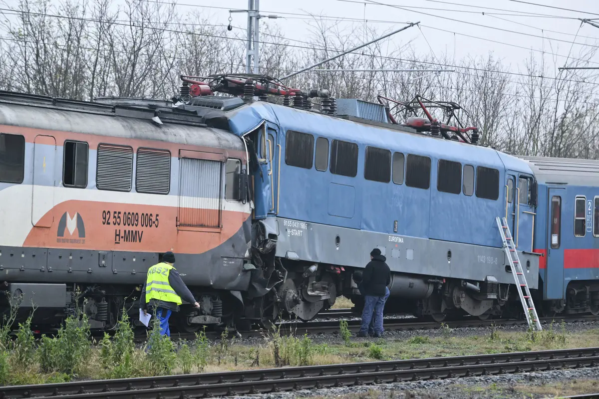 Sápi vonatbaleset: a MÁV szerint életveszélyes sérüléseket szenvedett a vétlen mozdonyvezető
