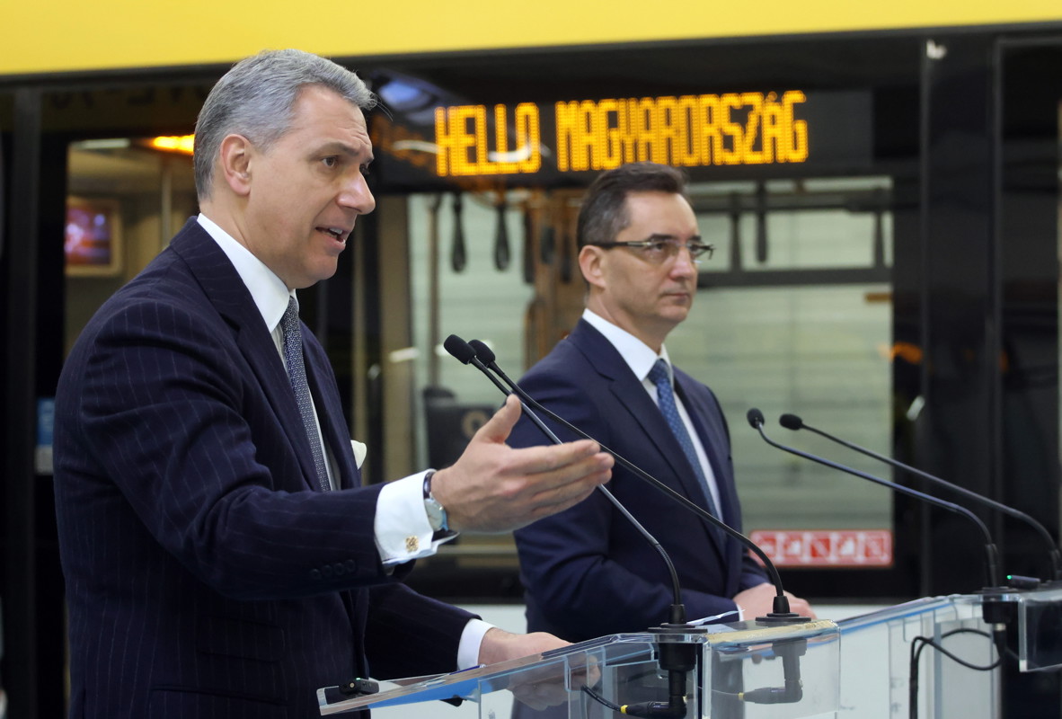 Brenner szerint Lázár János zsarol, Karácsony ferdítésről beszél a tömegközlekedés kérdésében
