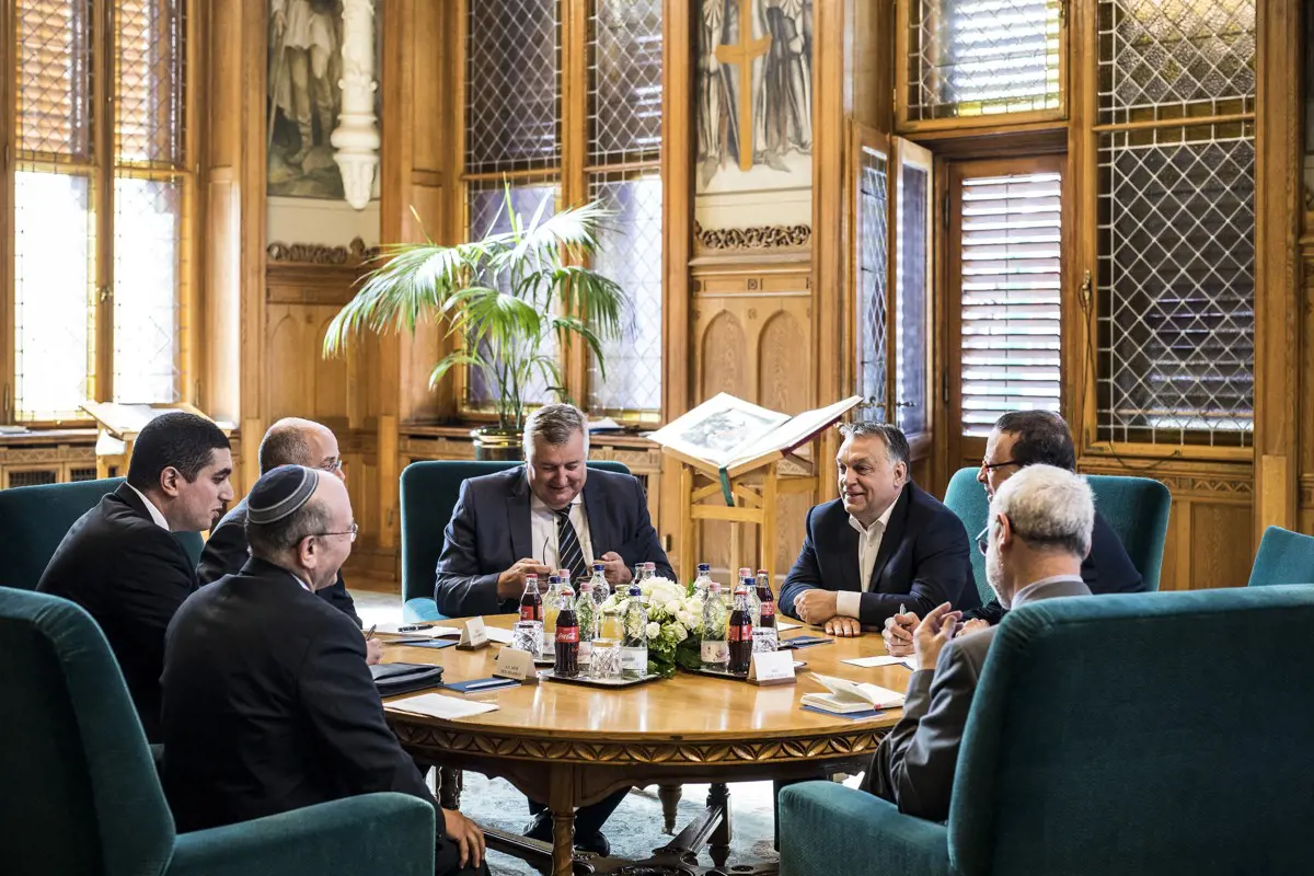 Különös: Orbán főtanácsadója Izraelben tárgyalt, majd megjelent itthon a Pegasus