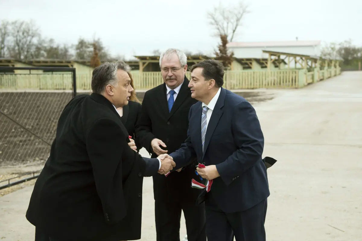 Övék a tender: Mészáros Lőrinc és Orbán Áron cégei őrizhetik az ügyészség irodáit