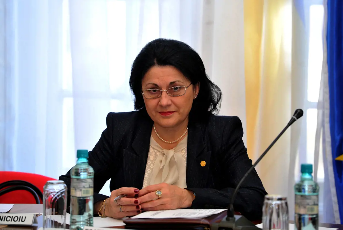 Egy nap alatt kirúgták a román minisztert, aki a meggyilkolt 15 éves lányt hibáztatta