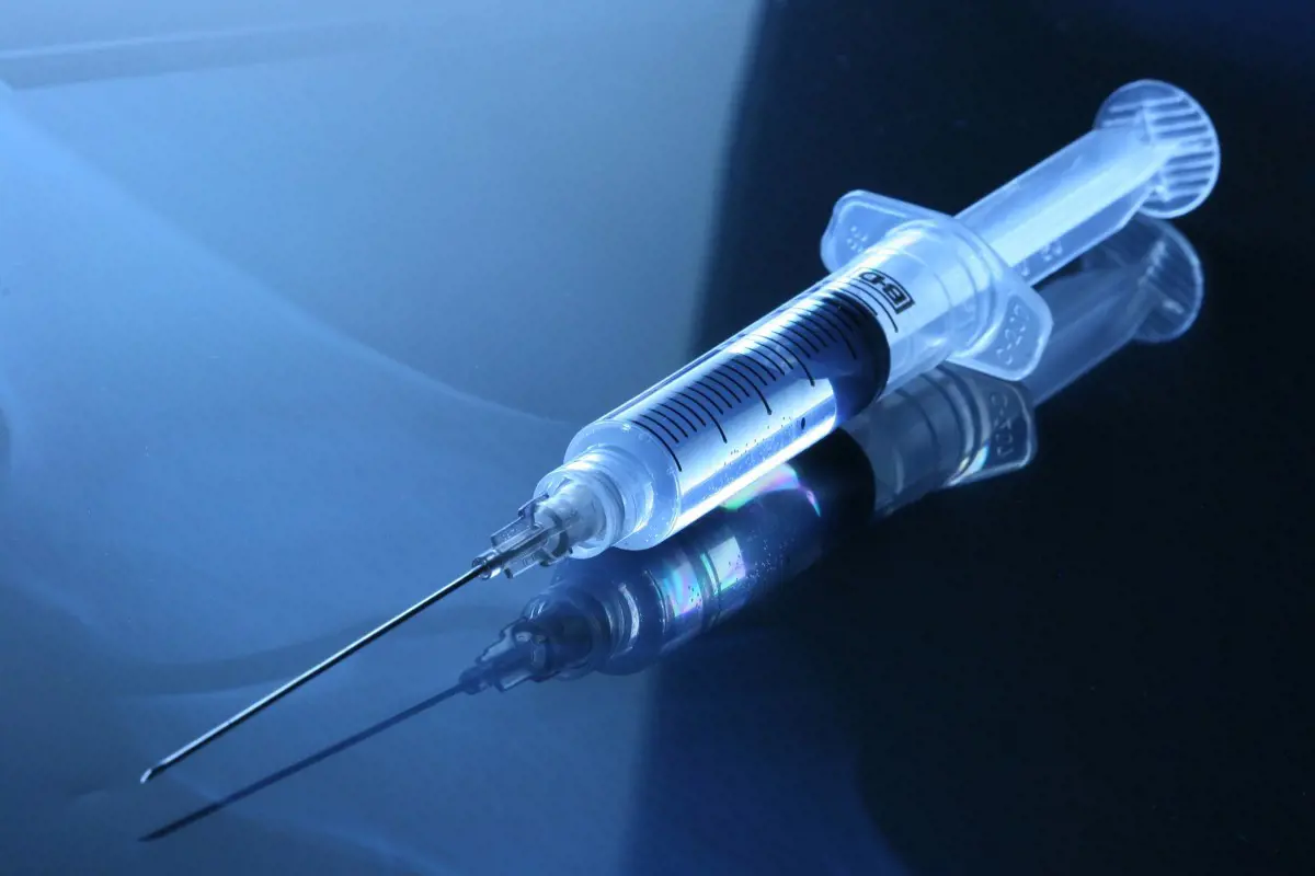 Spanyolországban azokat is listázzák, akik nem kérik a koronavírus-védőoltást