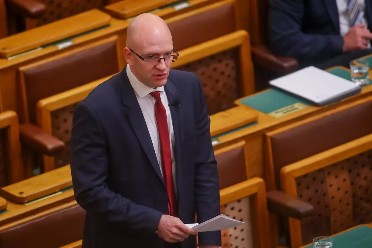 Z. Kárpát Dániel: a már lezárt devizás szerződések alanyait is átverték, velük is tisztességesen el kellene számolni