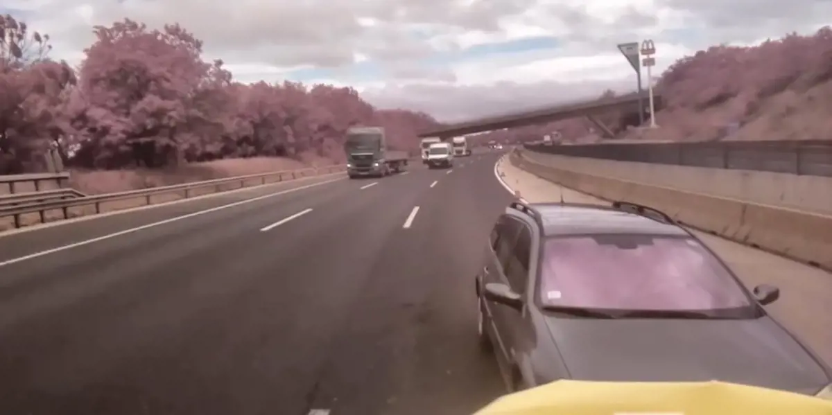 Pályamunkások autójába rohant egy sofőr az M0-son, majd lelépett (videó)