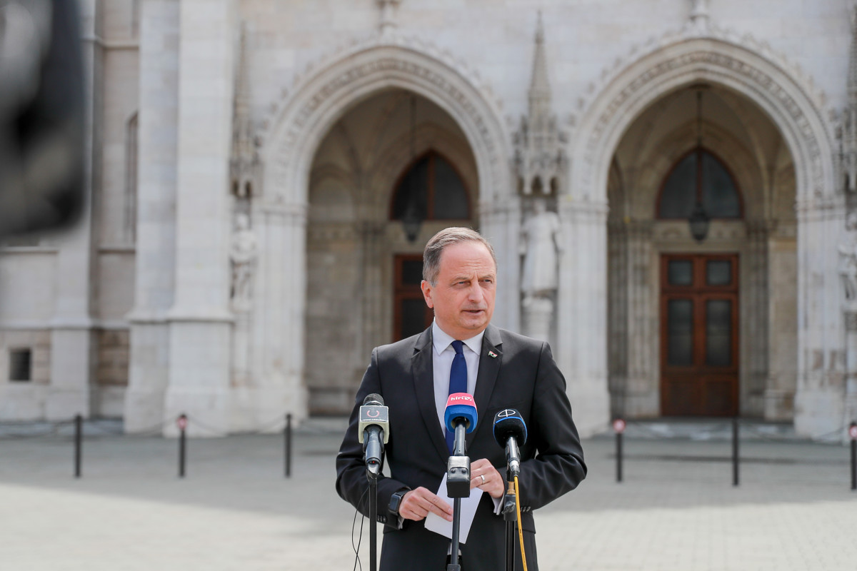 Brenner Koloman: A Fidesz ismét egy nő szoknyája mögé bújt!