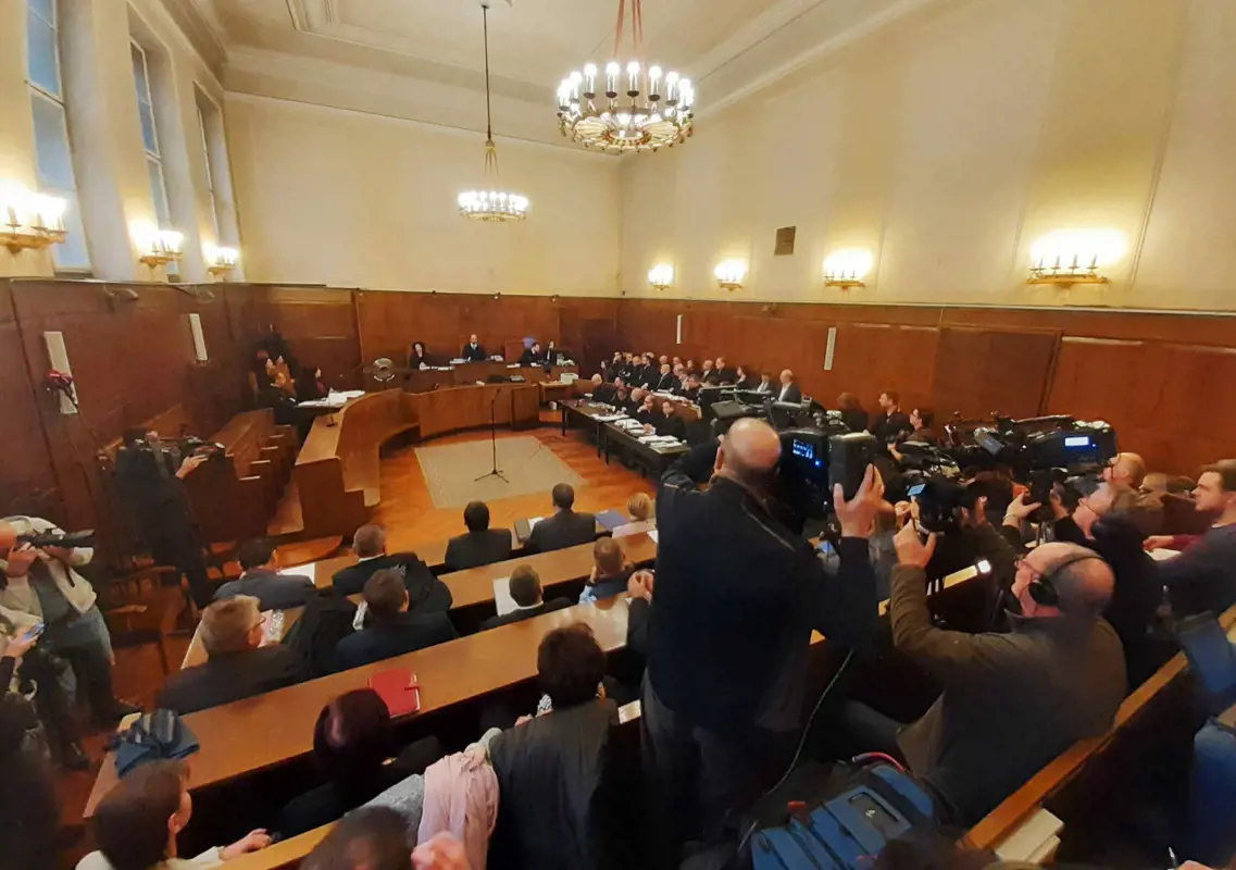 Simonka-per: védhetetlen mennyiségű lopásról tárgyal a bíróság, a fideszes politikus mégis nyugodt