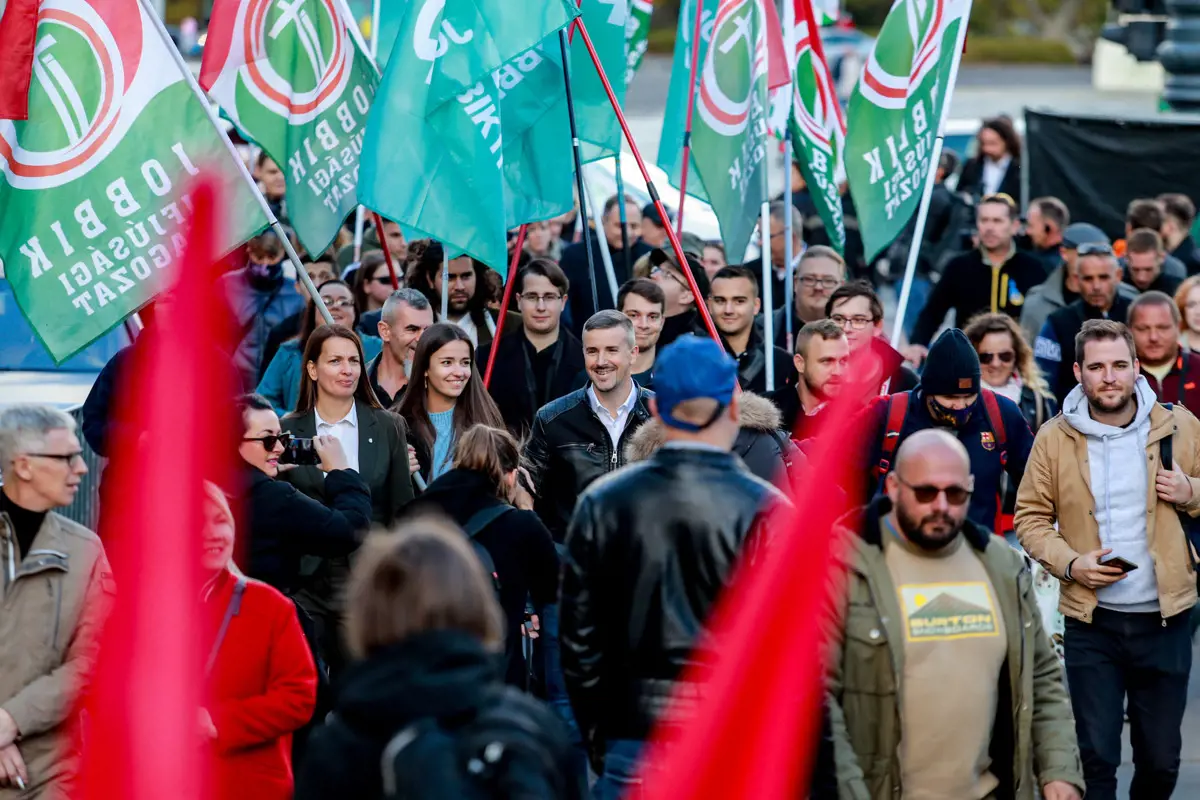 Jobbik: "Amíg Orbán hatalmon van, nem vagyunk biztonságban!"